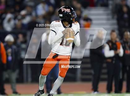 Thumbnail 3 in De La Salle vs. Pittsburg (CIF NCS Open Final) photogallery.