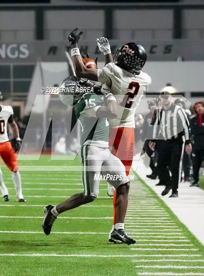 Thumbnail 2 in De La Salle vs. Pittsburg (CIF NCS Open Final) photogallery.