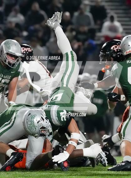 Thumbnail 3 in De La Salle vs. Pittsburg (CIF NCS Open Final) photogallery.