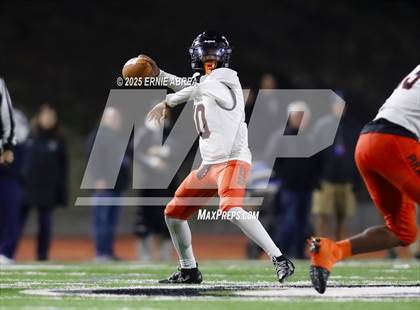 Thumbnail 1 in De La Salle vs. Pittsburg (CIF NCS Open Final) photogallery.