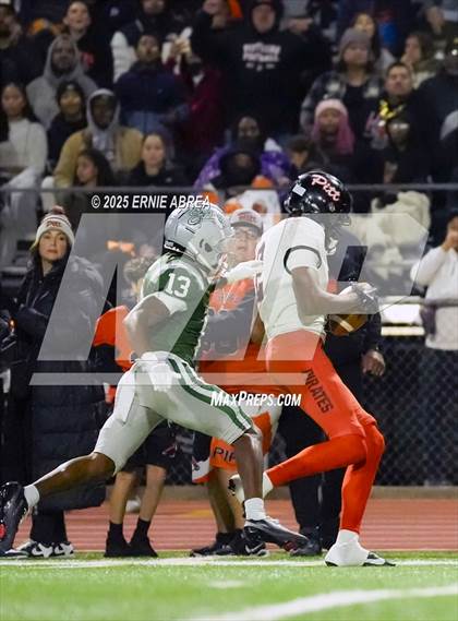 Thumbnail 3 in De La Salle vs. Pittsburg (CIF NCS Open Final) photogallery.