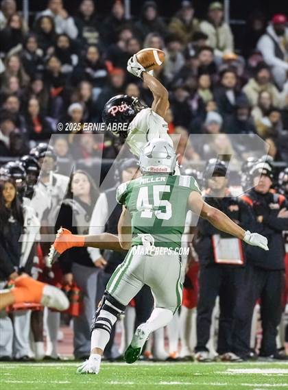 Thumbnail 3 in De La Salle vs. Pittsburg (CIF NCS Open Final) photogallery.