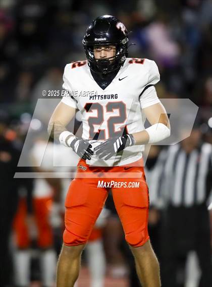 Thumbnail 2 in De La Salle vs. Pittsburg (CIF NCS Open Final) photogallery.