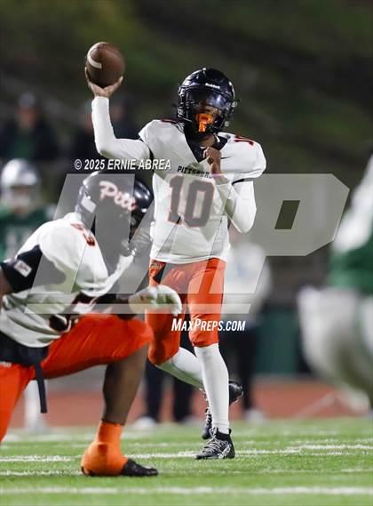 Thumbnail 1 in De La Salle vs. Pittsburg (CIF NCS Open Final) photogallery.