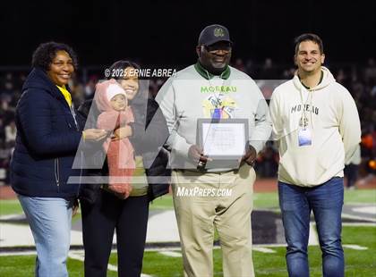 Thumbnail 1 in De La Salle vs. Pittsburg (CIF NCS Open Final) photogallery.
