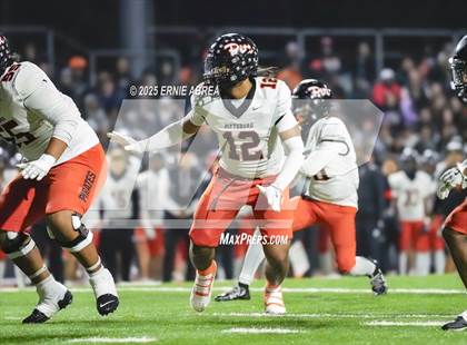 Thumbnail 1 in De La Salle vs. Pittsburg (CIF NCS Open Final) photogallery.