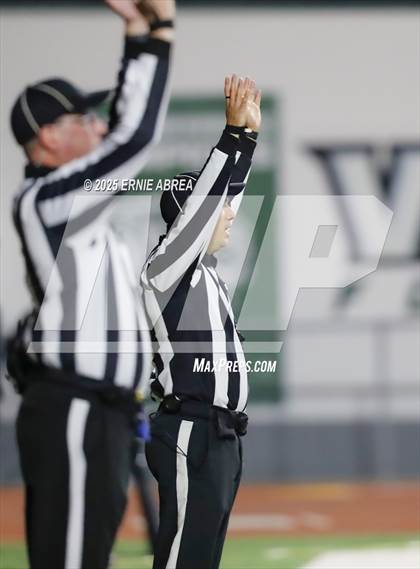 Thumbnail 3 in De La Salle vs. Pittsburg (CIF NCS Open Final) photogallery.