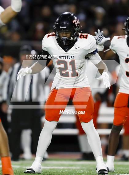 Thumbnail 1 in De La Salle vs. Pittsburg (CIF NCS Open Final) photogallery.