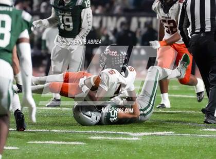 Thumbnail 2 in De La Salle vs. Pittsburg (CIF NCS Open Final) photogallery.