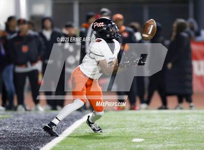 Thumbnail 2 in De La Salle vs. Pittsburg (CIF NCS Open Final) photogallery.