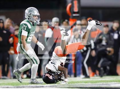 Thumbnail 3 in De La Salle vs. Pittsburg (CIF NCS Open Final) photogallery.