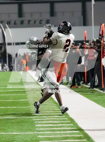 Thumbnail 1 in De La Salle vs. Pittsburg (CIF NCS Open Final) photogallery.