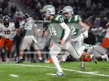 Thumbnail 2 in De La Salle vs. Pittsburg (CIF NCS Open Final) photogallery.
