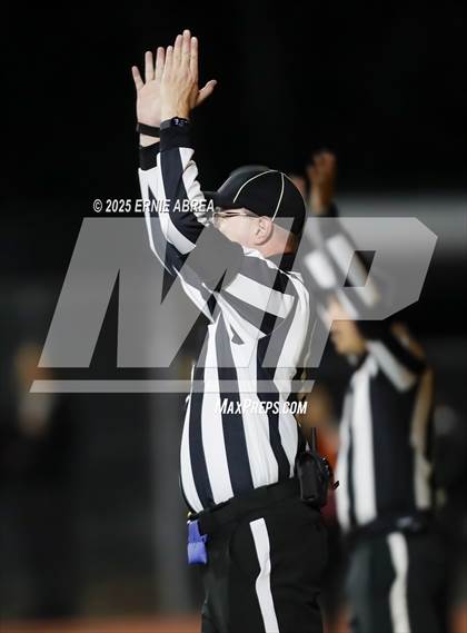 Thumbnail 2 in De La Salle vs. Pittsburg (CIF NCS Open Final) photogallery.