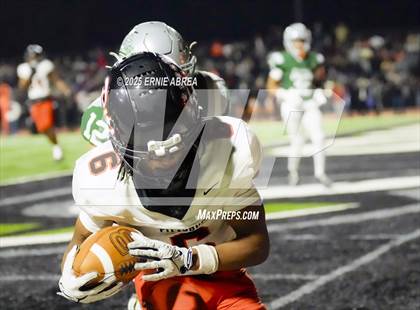 Thumbnail 2 in De La Salle vs. Pittsburg (CIF NCS Open Final) photogallery.