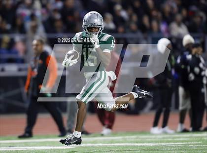 Thumbnail 3 in De La Salle vs. Pittsburg (CIF NCS Open Final) photogallery.