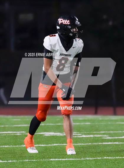 Thumbnail 3 in De La Salle vs. Pittsburg (CIF NCS Open Final) photogallery.