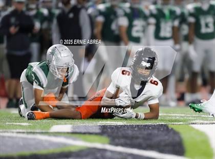 Thumbnail 1 in De La Salle vs. Pittsburg (CIF NCS Open Final) photogallery.
