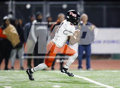 Thumbnail 3 in De La Salle vs. Pittsburg (CIF NCS Open Final) photogallery.