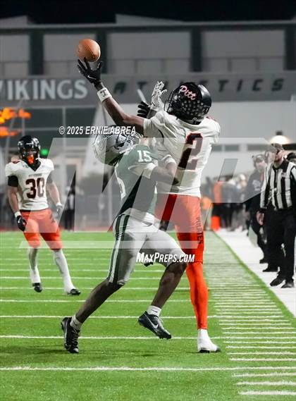 Thumbnail 3 in De La Salle vs. Pittsburg (CIF NCS Open Final) photogallery.