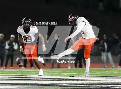 Thumbnail 1 in De La Salle vs. Pittsburg (CIF NCS Open Final) photogallery.