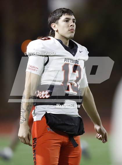 Thumbnail 3 in De La Salle vs. Pittsburg (CIF NCS Open Final) photogallery.