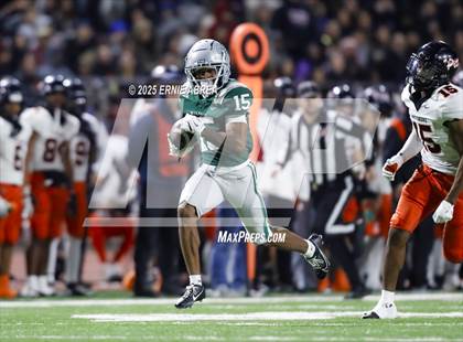 Thumbnail 1 in De La Salle vs. Pittsburg (CIF NCS Open Final) photogallery.