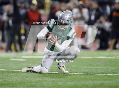 Thumbnail 2 in De La Salle vs. Pittsburg (CIF NCS Open Final) photogallery.