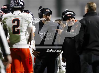Thumbnail 2 in De La Salle vs. Pittsburg (CIF NCS Open Final) photogallery.