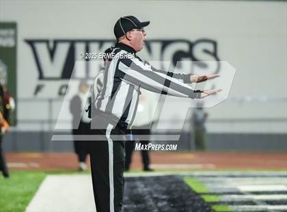 Thumbnail 2 in De La Salle vs. Pittsburg (CIF NCS Open Final) photogallery.