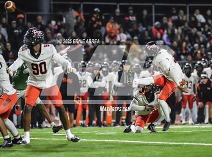 Thumbnail 2 in De La Salle vs. Pittsburg (CIF NCS Open Final) photogallery.