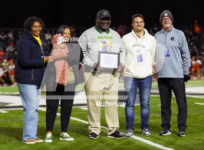 Thumbnail 3 in De La Salle vs. Pittsburg (CIF NCS Open Final) photogallery.
