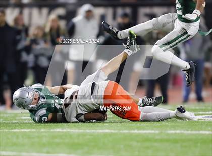 Thumbnail 2 in De La Salle vs. Pittsburg (CIF NCS Open Final) photogallery.