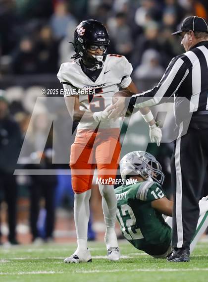 Thumbnail 3 in De La Salle vs. Pittsburg (CIF NCS Open Final) photogallery.