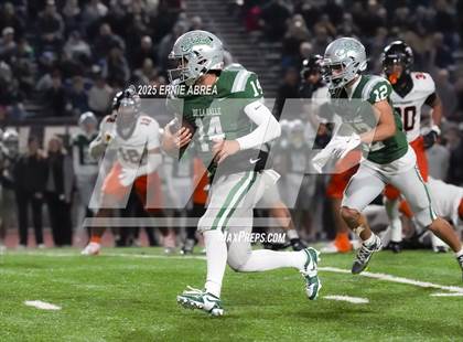 Thumbnail 3 in De La Salle vs. Pittsburg (CIF NCS Open Final) photogallery.
