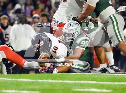 Thumbnail 2 in De La Salle vs. Pittsburg (CIF NCS Open Final) photogallery.