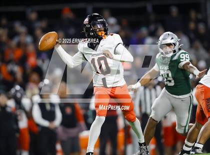 Thumbnail 2 in De La Salle vs. Pittsburg (CIF NCS Open Final) photogallery.