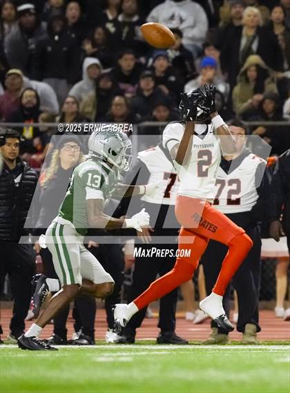 Thumbnail 3 in De La Salle vs. Pittsburg (CIF NCS Open Final) photogallery.