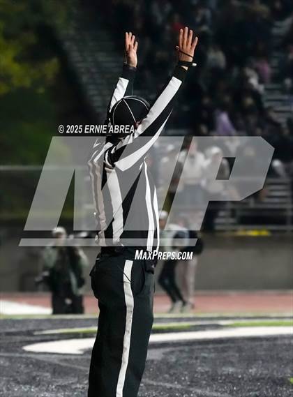 Thumbnail 1 in De La Salle vs. Pittsburg (CIF NCS Open Final) photogallery.