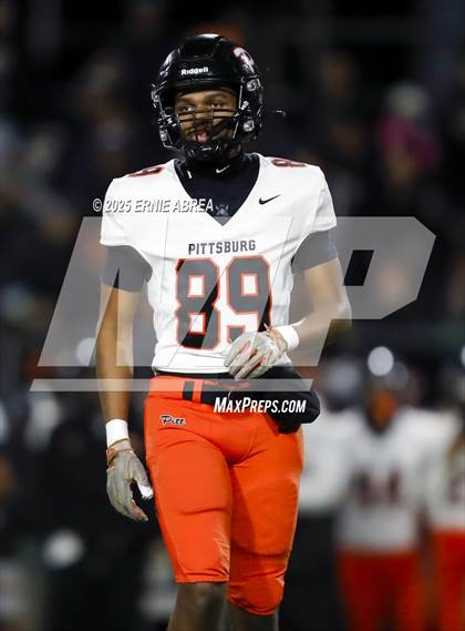 Thumbnail 1 in De La Salle vs. Pittsburg (CIF NCS Open Final) photogallery.