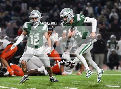 Thumbnail 2 in De La Salle vs. Pittsburg (CIF NCS Open Final) photogallery.