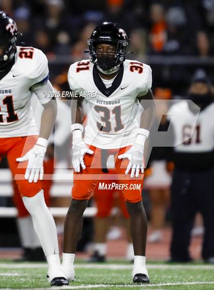 Thumbnail 3 in De La Salle vs. Pittsburg (CIF NCS Open Final) photogallery.