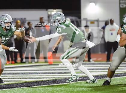 Thumbnail 2 in De La Salle vs. Pittsburg (CIF NCS Open Final) photogallery.