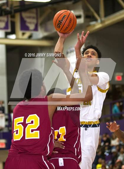 Thumbnail 1 in Althoff Catholic vs. Hazelwood East (Prairie Farms Holiday Basketball Classic) photogallery.
