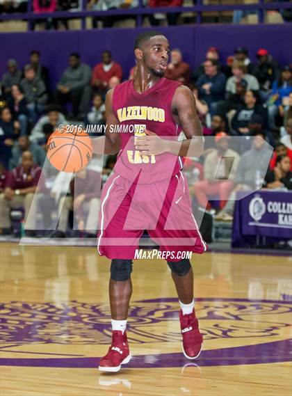 Thumbnail 1 in Althoff Catholic vs. Hazelwood East (Prairie Farms Holiday Basketball Classic) photogallery.