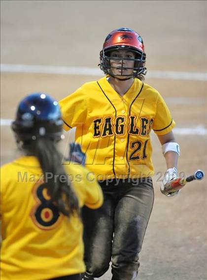 Thumbnail 2 in Etiwanda vs. Vista Murrieta (CIF SS D2 Final) photogallery.