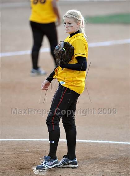 Thumbnail 3 in Etiwanda vs. Vista Murrieta (CIF SS D2 Final) photogallery.