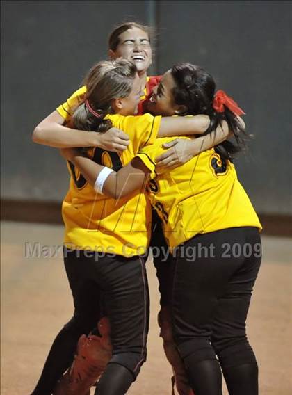 Thumbnail 2 in Etiwanda vs. Vista Murrieta (CIF SS D2 Final) photogallery.