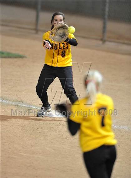 Thumbnail 1 in Etiwanda vs. Vista Murrieta (CIF SS D2 Final) photogallery.