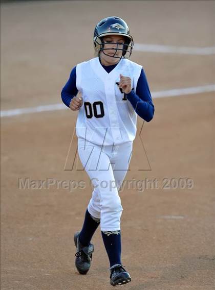 Thumbnail 2 in Etiwanda vs. Vista Murrieta (CIF SS D2 Final) photogallery.